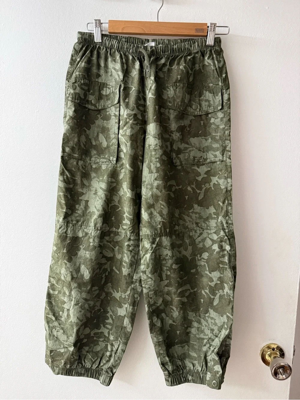 Kids Camo parachute Pants GAP. NEW